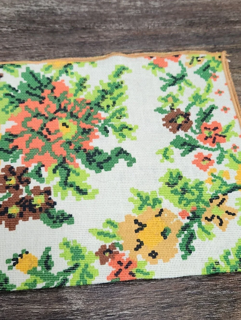 🌼 Vintage 1970s Floral Faux Cross-Stitch Napkin Set 🌼